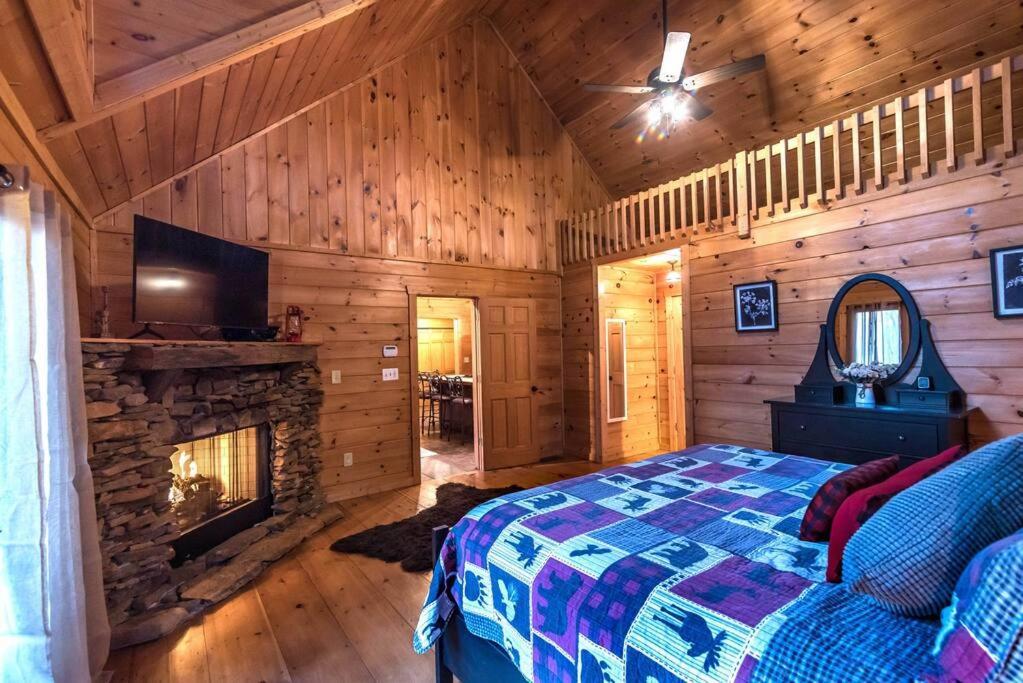 Private Creekside Cabin+Hot Tub,Pool Table, & Pets Ellijay Εξωτερικό φωτογραφία