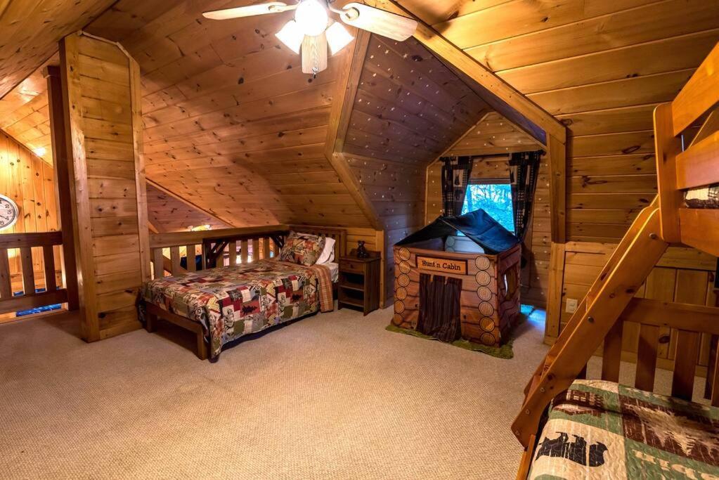 Private Creekside Cabin+Hot Tub,Pool Table, & Pets Ellijay Εξωτερικό φωτογραφία