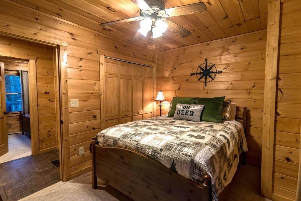 Private Creekside Cabin+Hot Tub,Pool Table, & Pets Ellijay Εξωτερικό φωτογραφία