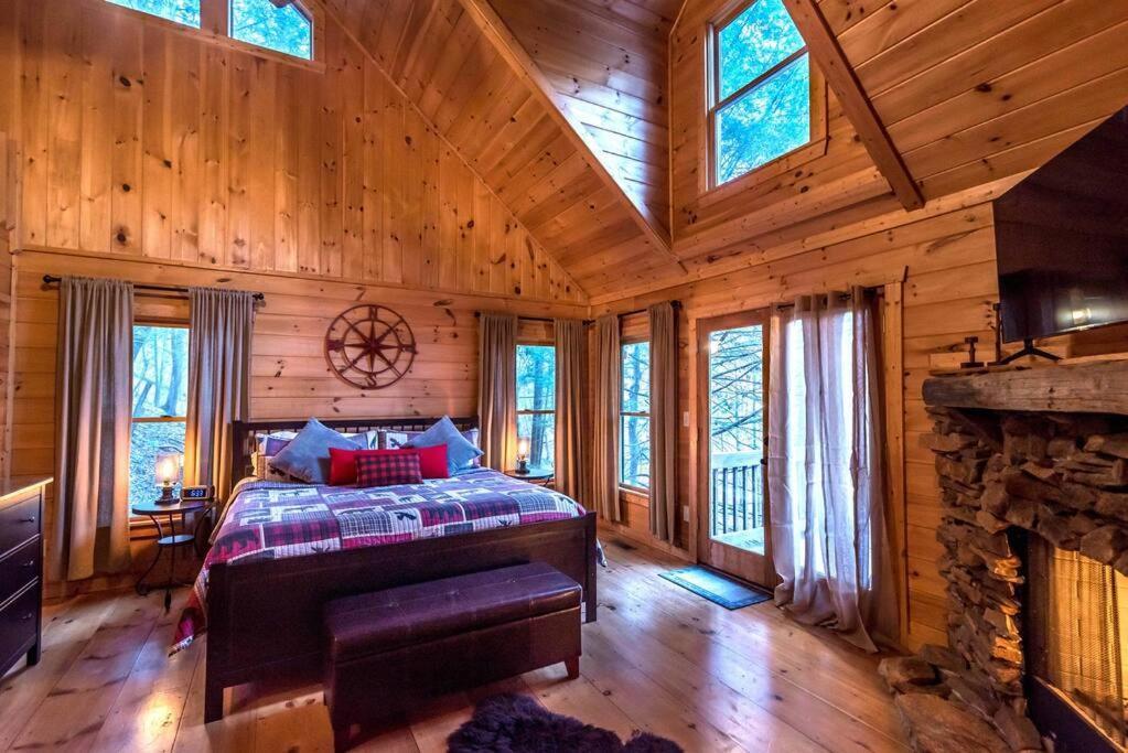 Private Creekside Cabin+Hot Tub,Pool Table, & Pets Ellijay Εξωτερικό φωτογραφία