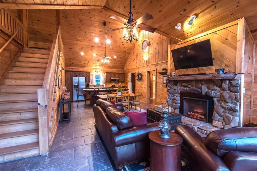 Private Creekside Cabin+Hot Tub,Pool Table, & Pets Ellijay Εξωτερικό φωτογραφία