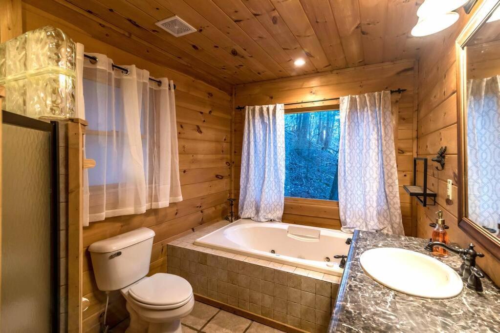Private Creekside Cabin+Hot Tub,Pool Table, & Pets Ellijay Εξωτερικό φωτογραφία