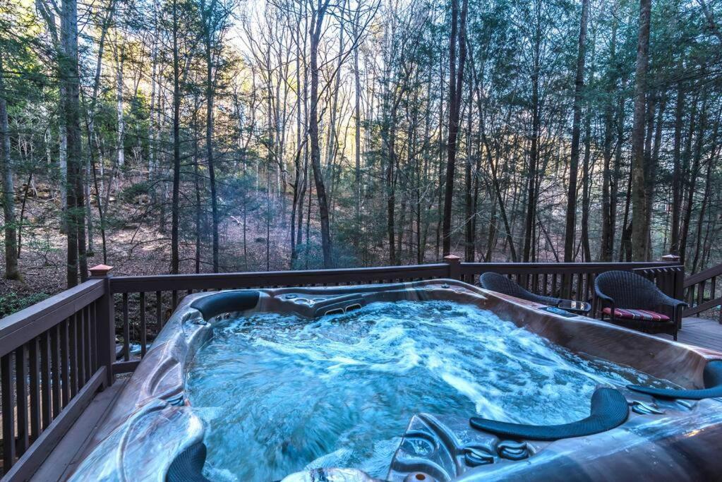 Private Creekside Cabin+Hot Tub,Pool Table, & Pets Ellijay Εξωτερικό φωτογραφία