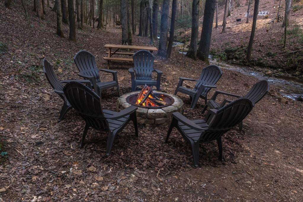 Private Creekside Cabin+Hot Tub,Pool Table, & Pets Ellijay Εξωτερικό φωτογραφία