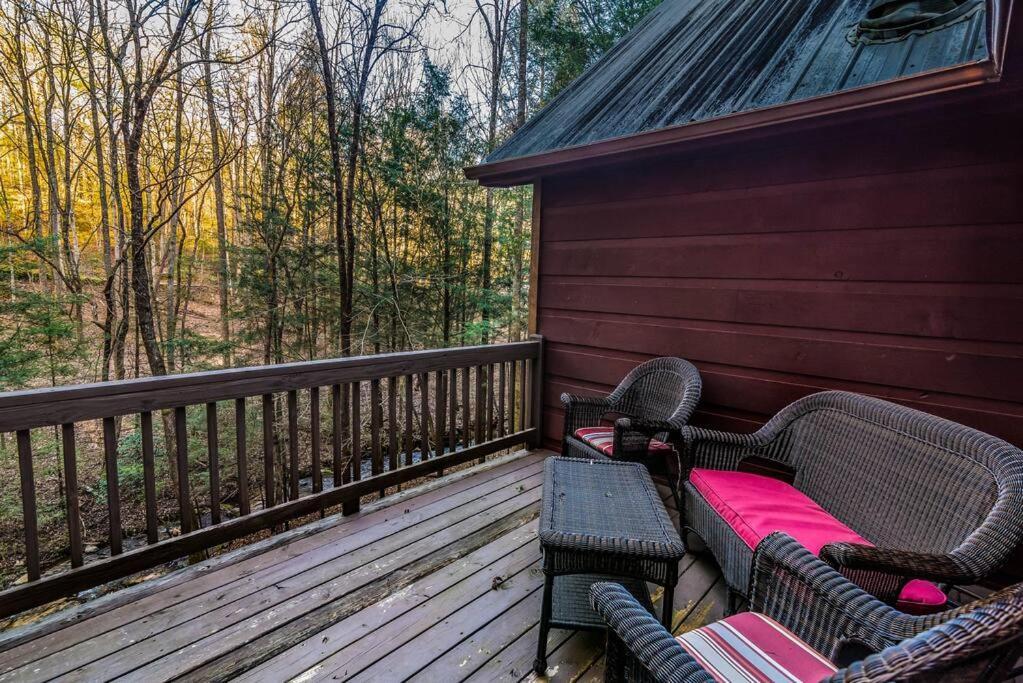 Private Creekside Cabin+Hot Tub,Pool Table, & Pets Ellijay Εξωτερικό φωτογραφία